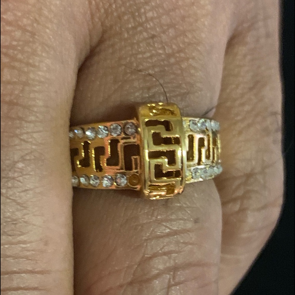 Ring - Picture 1 of 5